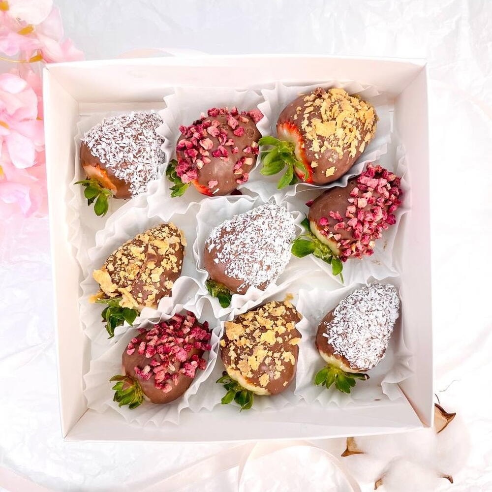 Клубника в Бельгийском шоколаде, в коробке под ленту, 9шт